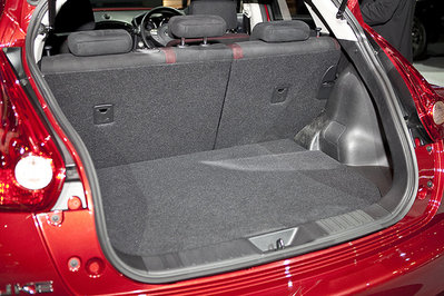 2011_nissan_juke_interior_2.jpg